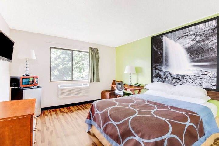 Room 9 of 15