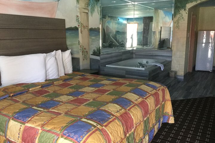 Room 8 of 37