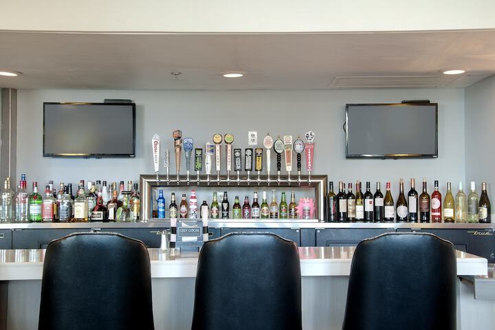 Lounge 63 of 67