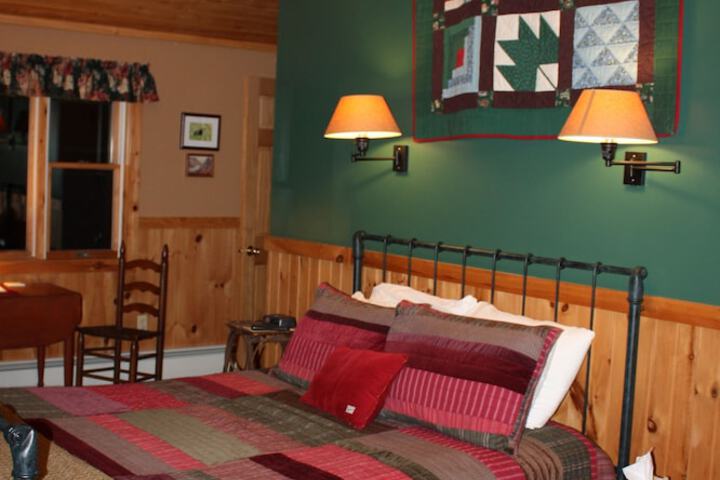 Kiwassa Lake Bed & Breakfast