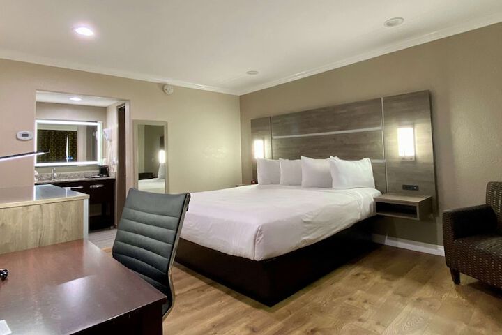 Room 27 of 35