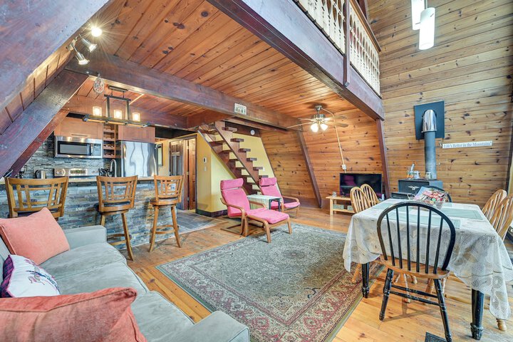 Walk to Ski Lift! Charming Hunter A-frame