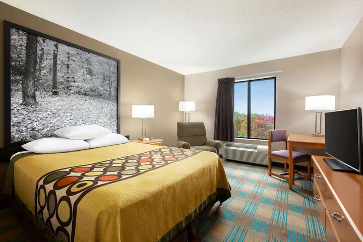 Room 21 of 37