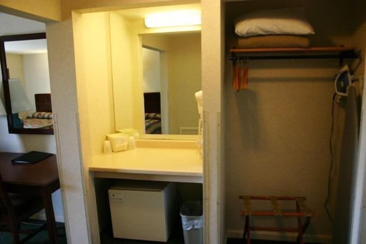 Hyannis Travel Inn