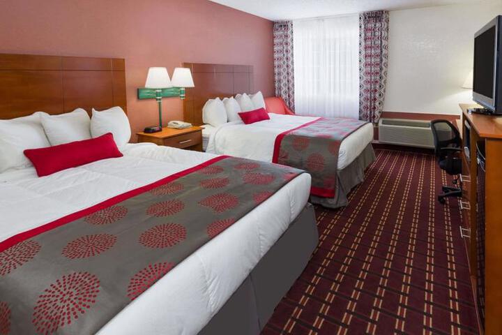 RAMADA BY WYNDHAM MEDFORD HOTEL AND CONF