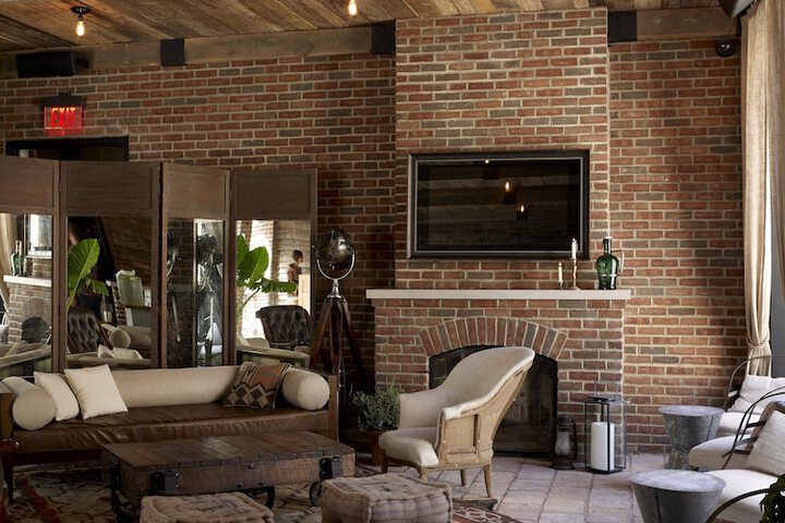 Lounge 61 of 62