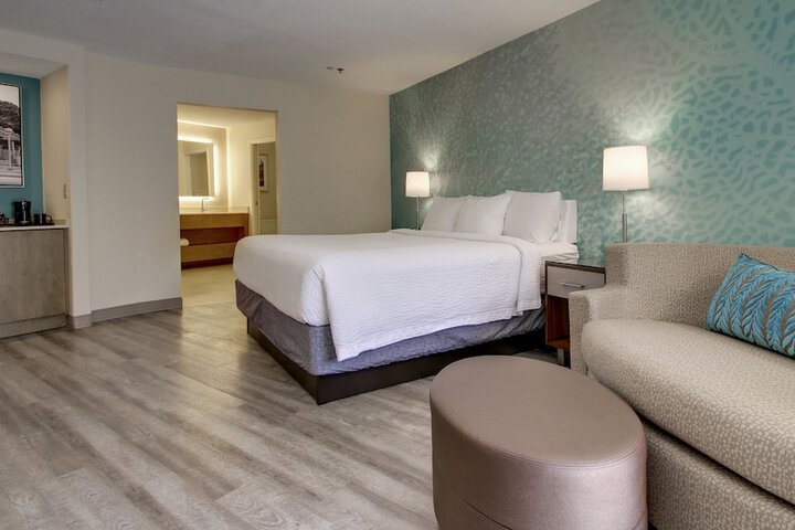 Courtyard by Marriott San Diego Del Mar / Solana Beach
