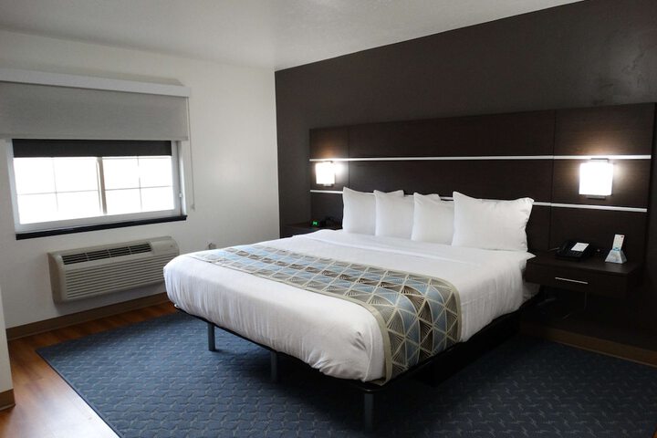Room 33 of 40