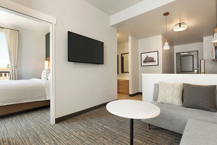 Room 27 of 40