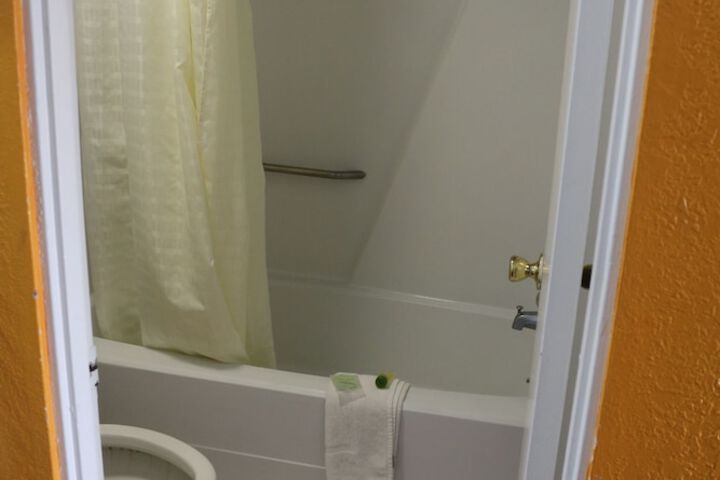 Room 13 of 25