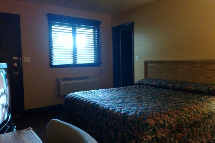 Colonial Inn Motel