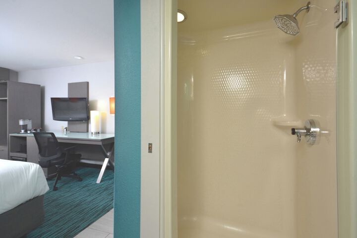 Room 32 of 40