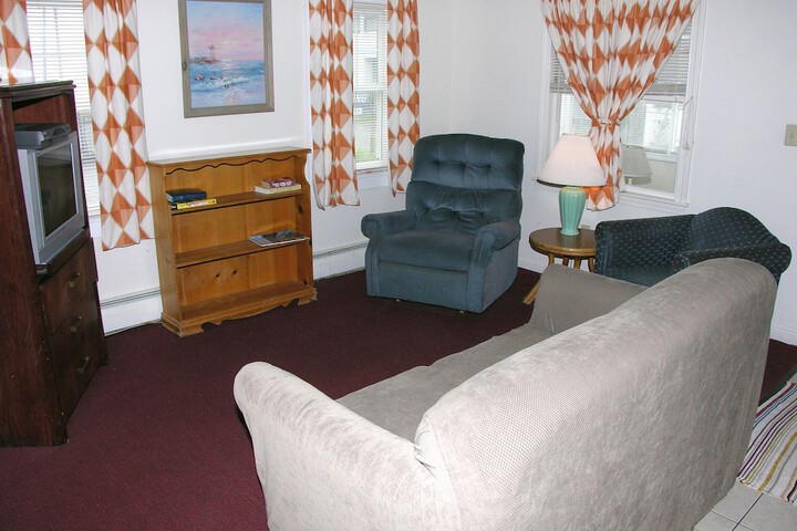Room 28 of 65