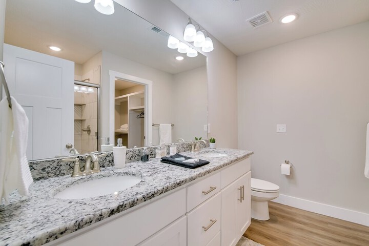 Charming Ozark Abode w / Yard & Pool Access