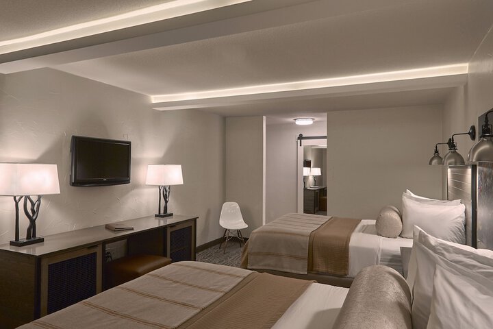 Fredericksburg Inn & Suites