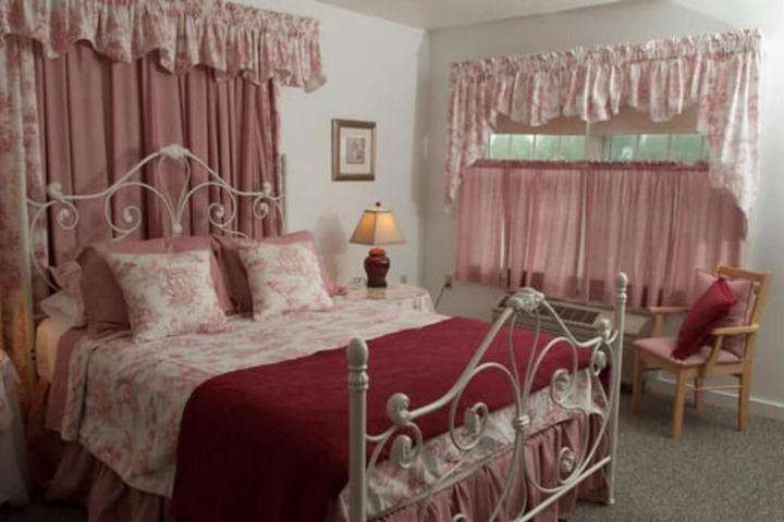 Room 10 of 77