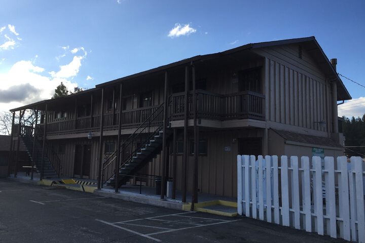 Holiday Lodge