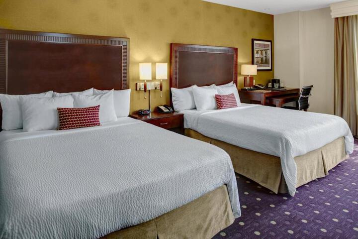 Courtyard by Marriott Kansas City Country Club Plaza