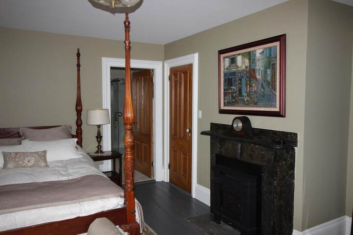 Room 13 of 30