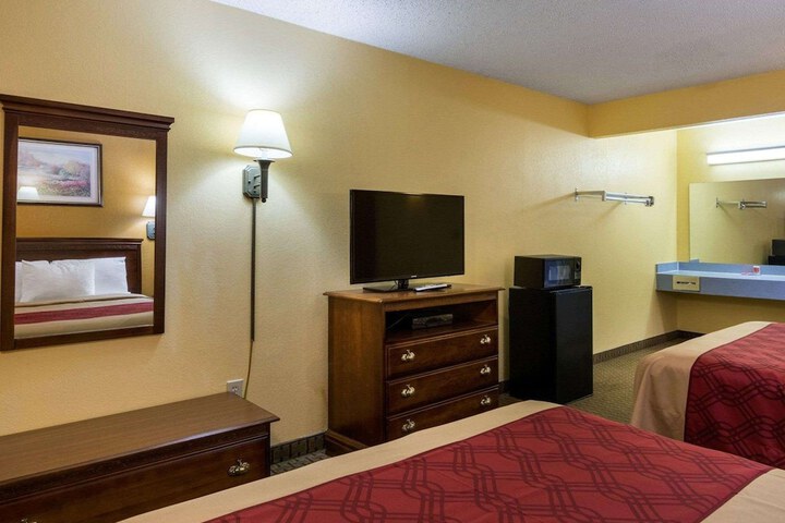 Room 17 of 27