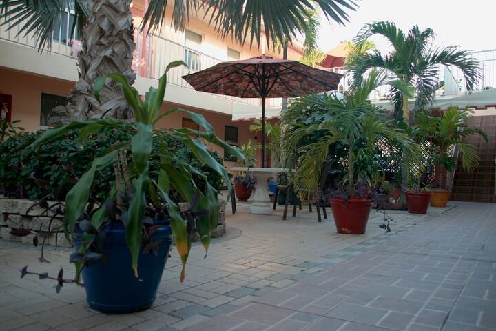 Hotel Exterior 45 of 48