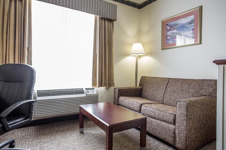 Room 27 of 43