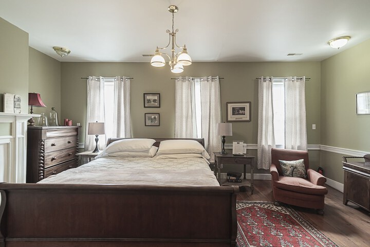 Room 12 of 26