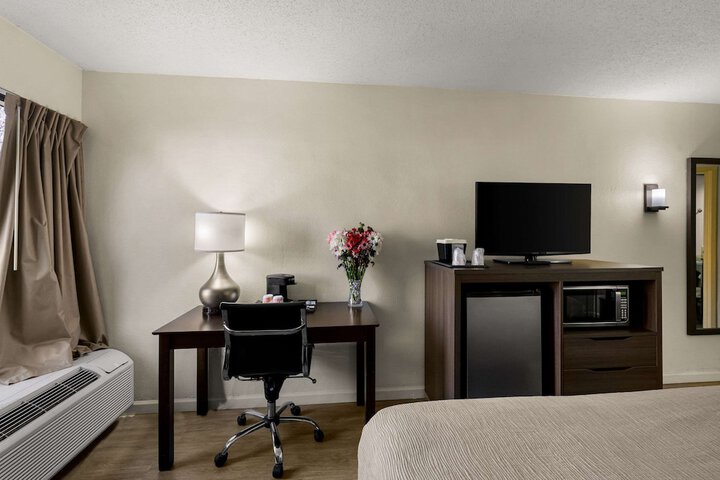 Room 16 of 40