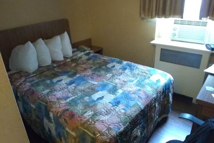 Room 12 of 18