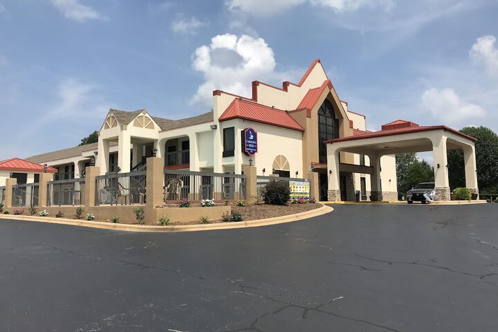 Carolina Inn & Suites of Lake Norman