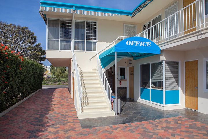 Business Center 73 of 78