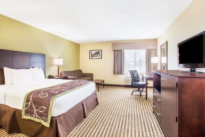 Room 9 of 16