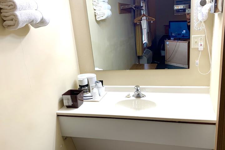 Room 213 of 334