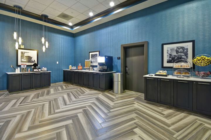 Hampton Inn & Suites Los Angeles Burbank Airport