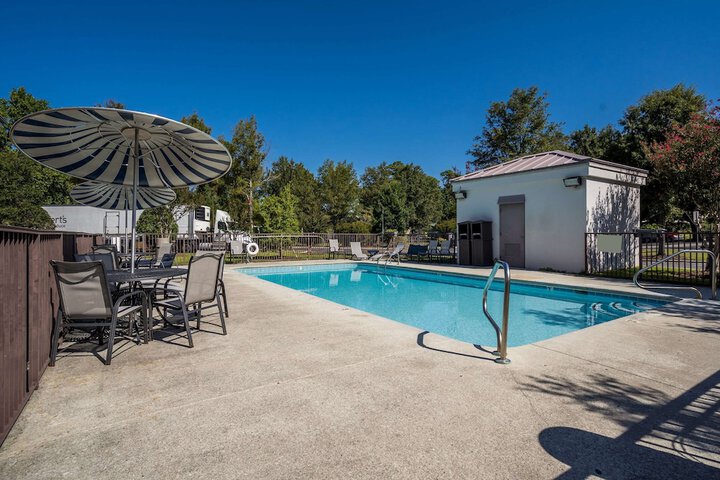 Pool 4 of 33