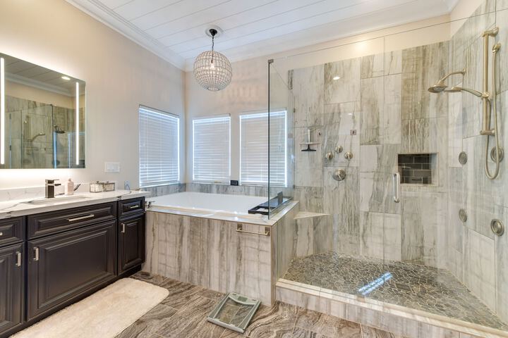 Spacious Queen Creek Home w / Hot Tub & Pool!