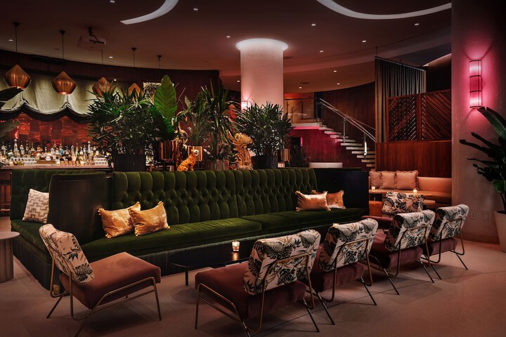 Lounge 61 of 85