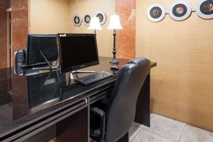 Business Center 26 of 26
