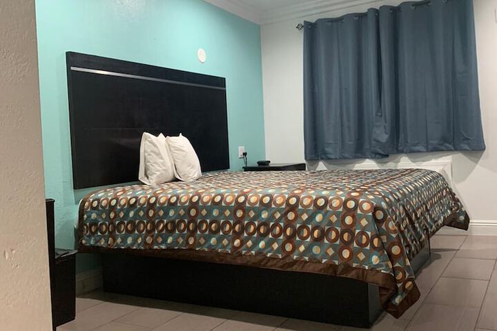 Room 25 of 33