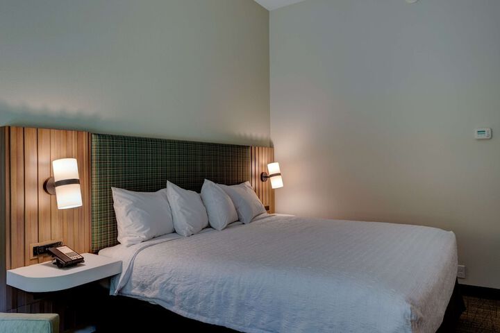 Room 16 of 83