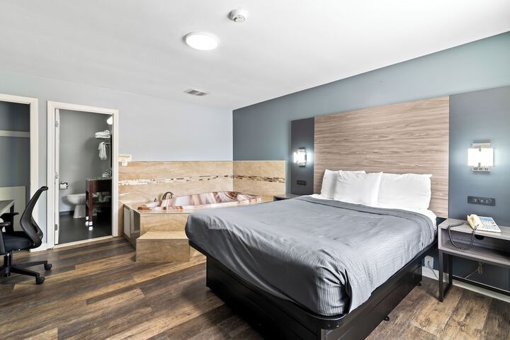 Room 17 of 23