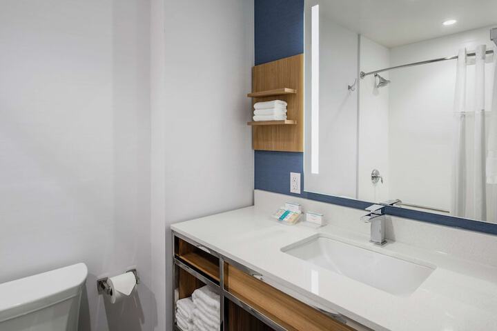 Room 8 of 20