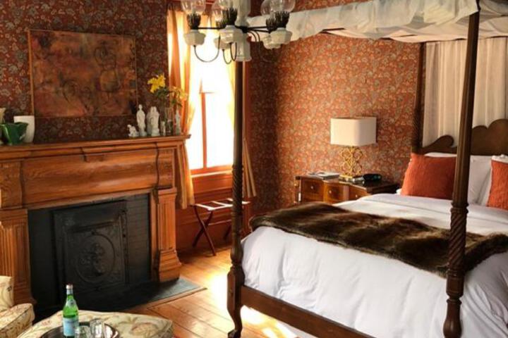 Elmwood 1820 Bed & Breakfast Inn