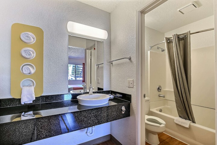 Room 16 of 29