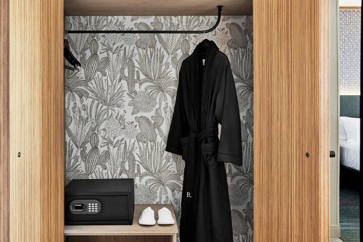 Room 39 of 65