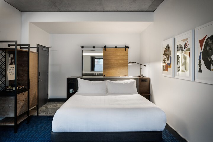 Room 52 of 82