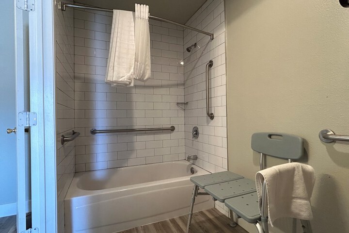 Room 13 of 15