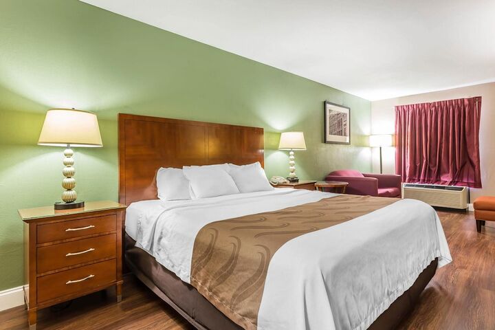 Room 33 of 52