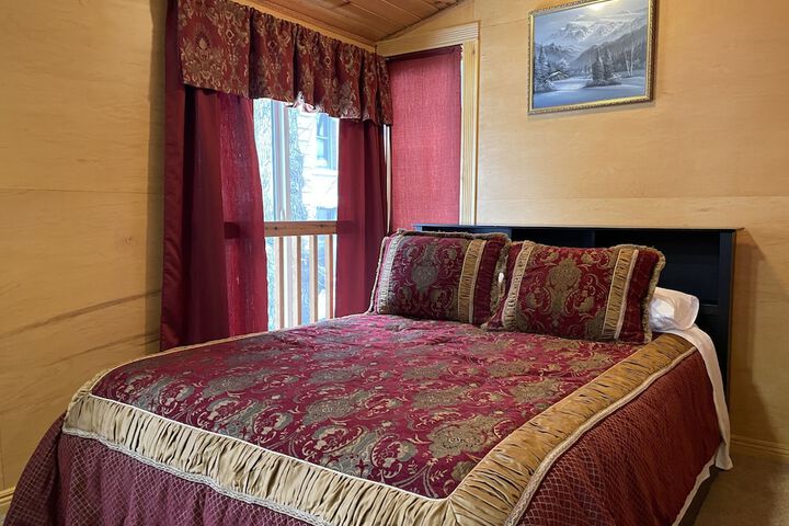 Room 32 of 43