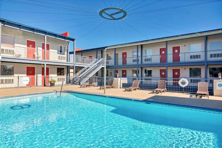 Sea & Breeze Hotel And Condo